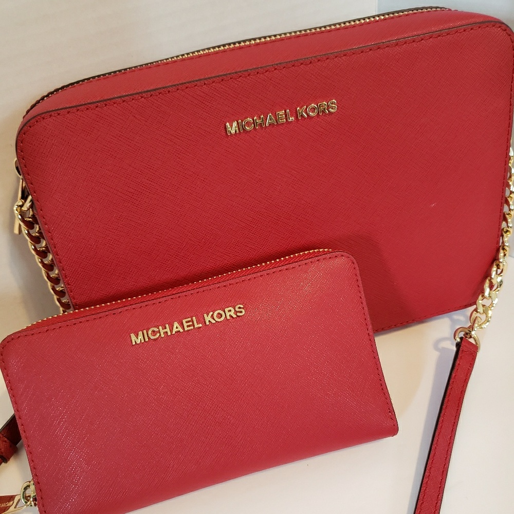 Perfect Michael Kors bag and wallet set